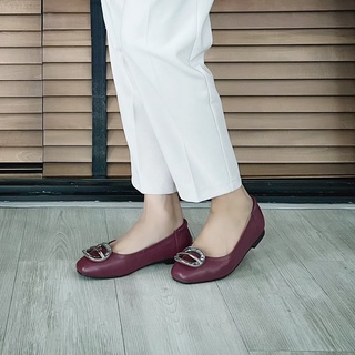 รองเท้าหนังแกะ ICONIQ รุ่น Judy Comfy Wide Feet with Crystal in Red Wine