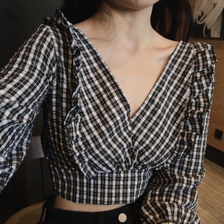 แฟชั่นสตรีเสื้อครอปแขนยาวคอวี