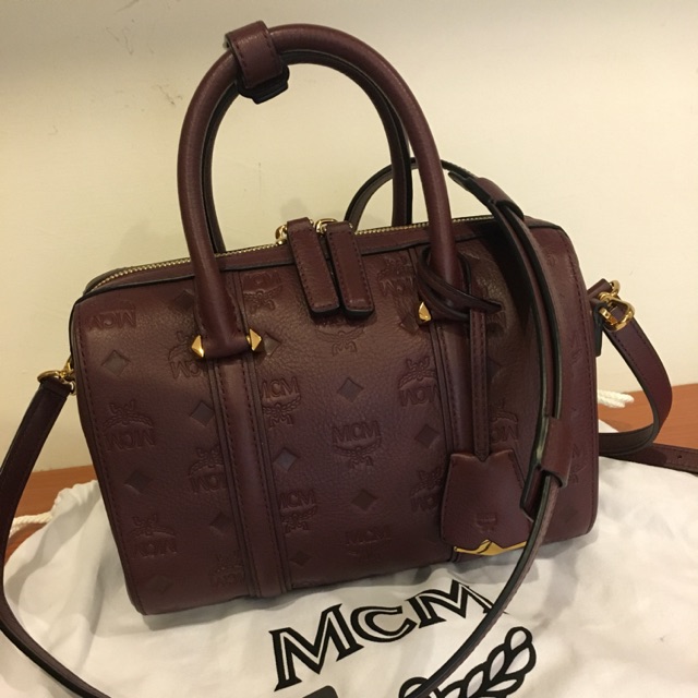 MCM ESSENTIAL BOSTON BAG IN MONOGRAMMED LEATHER สี Rustic brown