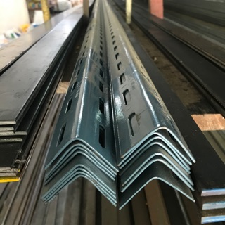 เหล็กฉากชั้น ฉากรู 1.5x1.5 หนา1.8มิลเต็ม ยาว3เมตรสีเทาสีขาว …