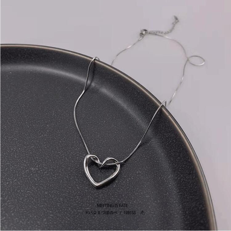 สร้อยคอ จี้รูปหัวใจ ฉลุลาย สีเงิน แฟชั่นสําหรับผู้หญิง - รูปที่ 7