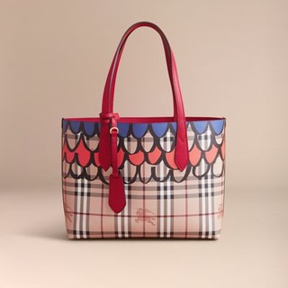 กระเป๋า Burberry The Small Reversible Tote - Poppy Red ใช้ได้ 2แบบ ของแท้ ** พร้อมส่ง**