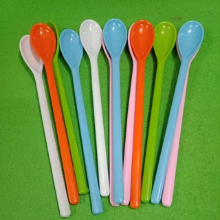 (แบ่งขายเป็นอัน) Long plastic spoon คละสี ช้อนพลาสติกยาว 22 ซม. หน้าช้อนกว้าง3ซม. ช้อนน้ำปั่น ช้อนเครื่องดื่ม