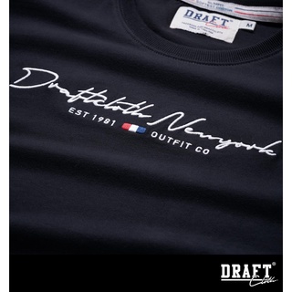 เสื้อยืด draft ลาย sign outfit co สีดำ