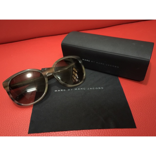 แว่นกันแดด  MARC BY MARC JACOBS
