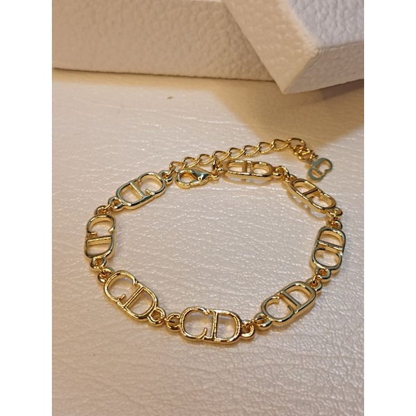 Dior necklace vintageสร้อยข้อมือDior ✨
ของแท้💯%
ขนาด9นิ้ว 
ปรับระดับได้ค่ะ
5900🔖