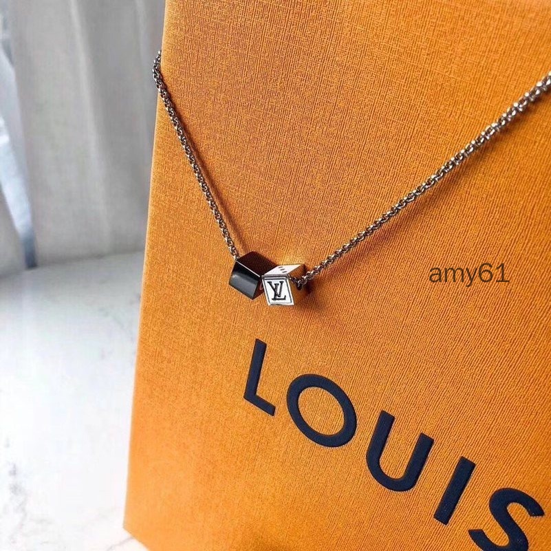L สร ้ อยคอลูกเต ๋ า ( ไม ่ มีกล ่ อง )