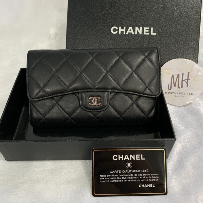 used in good condition chanel wallet holo16