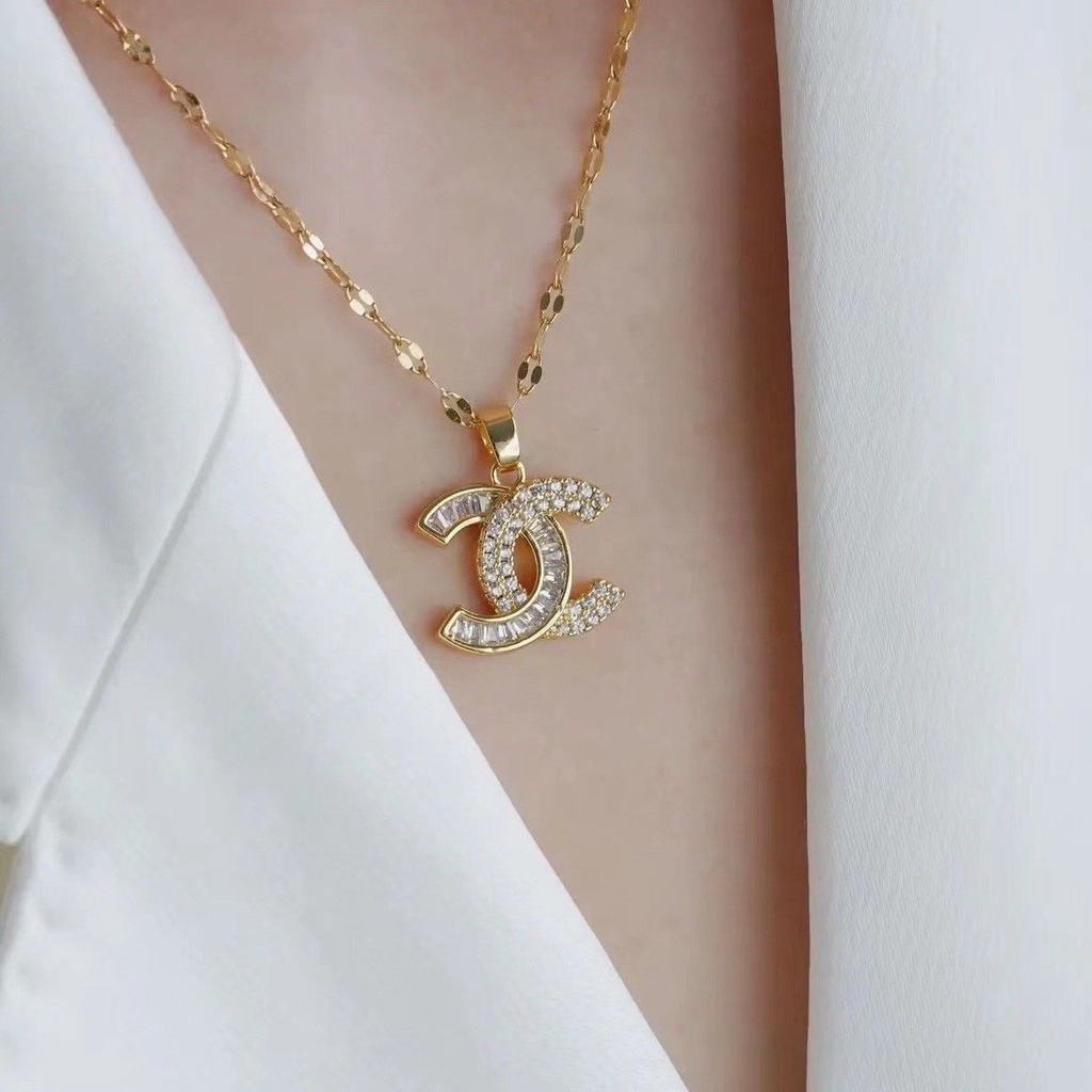 LAVINDE สไตล์ใหม่ Non-Fading สร้อยคอไทเทเนียมกันน้ํา Non-Fading สาวสร้อยคอสไตล์หรูหราเครื่องประดับคู