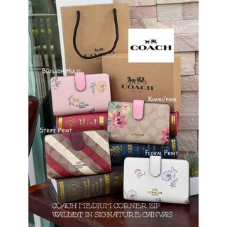 🎊💖🌇🚜@1,070.-📍(ลดพิเศษ 7 %) 💯 🛒🛒Big Discount 2022🛒🛒COACH MEDIUM CORNER ZIP WALLET IN SIGNATURE CANVAS