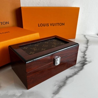 กล่องนาฬิกา LOUIS VUITTON WATCH CASE in monogram ( ตัวแผ่นรองที่ใส่นาฬิกาสามารถเอาออกมาได้ )💛