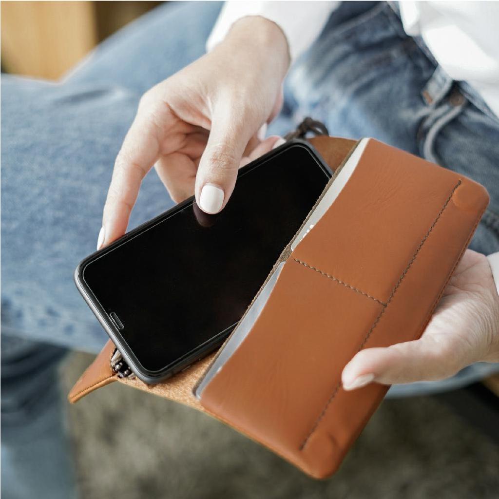 labrador FOLD phone wallet M กระเป๋าสตางค์แบบพับ ทรงยาว (LAA200)