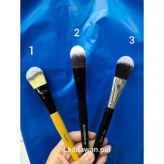 แปรงหัวแบนสำหรับลงรองพื้น หรือทาคอนซีลเลอร์ใต้ตาFoundation Brush