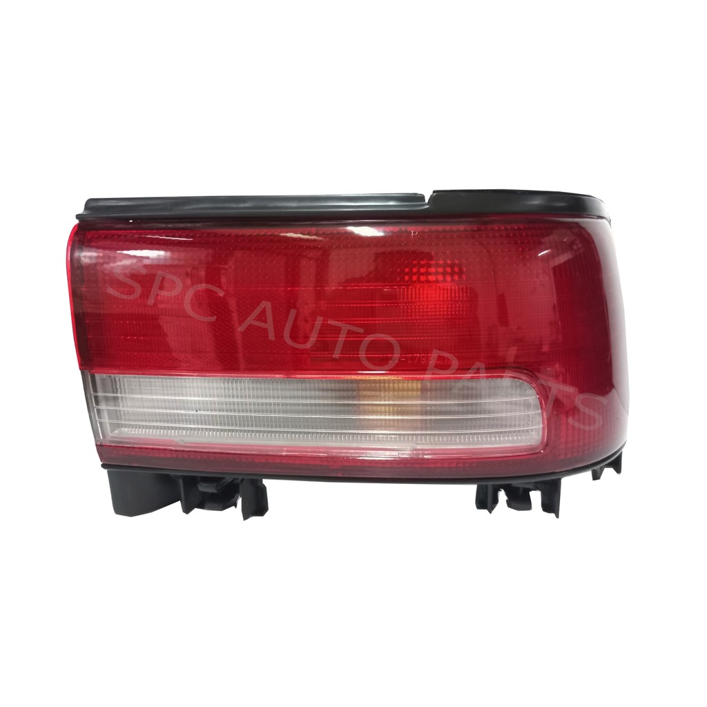 ไฟท้าย TOYOTA ALTIS CORONA AT181 ปี 1990-1992 ขวา (ไม่มีหลอดไฟ)