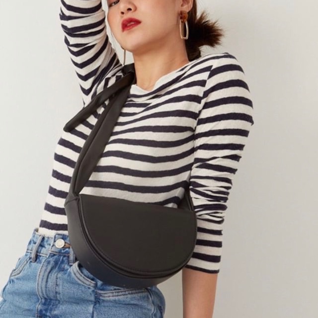 กระเป๋าสะพายครึ่งวงกลม half circle bag