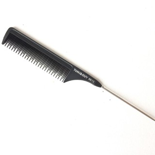 TONI&amp;GUY หวีหางเหล็ก สำหรับรวบผมตึงหรือแสกผม รุ่น Carbon Antistatic Comb 8613 กว้าง 2.8 ยาว 23 สูง 0.4 ซม. ช่างตัดผม- ดำ