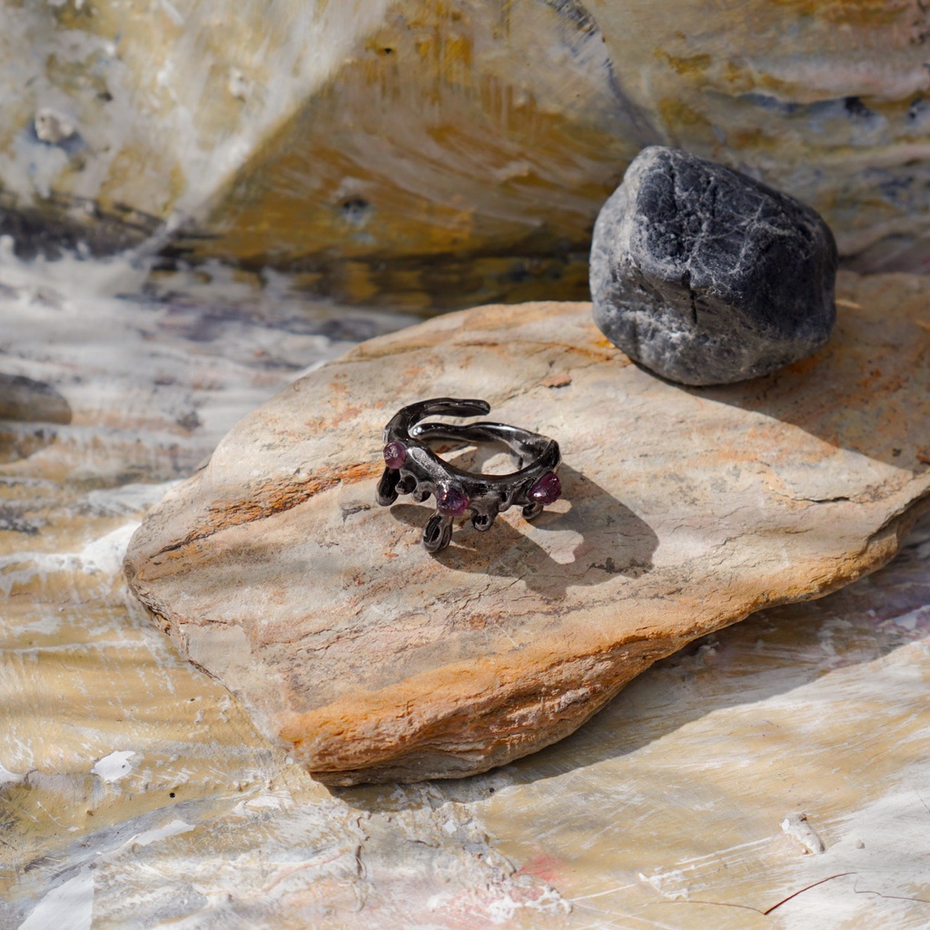 เครื่องประดับ Rock Me Jewelry รุ่น Tiny Stone Lava Ring แหวน ทองเหลือง ประดับพลอย