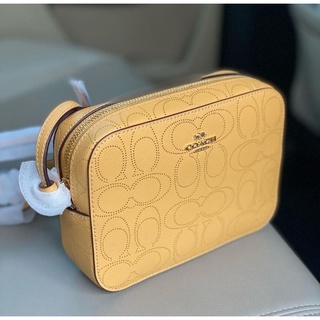 🎀 (สด-ผ่อน) ครอสบอดี้ ลายซีฉลุ ทรงกล่อง COACH 2403 MINI CAMERA BAG IN SIGNATURE LEATHER