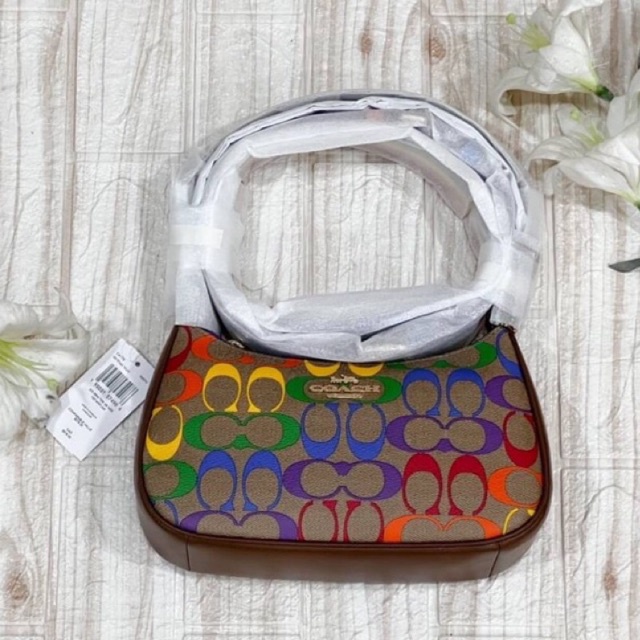 พร้อมส่ง แท้ Coach Teri Shoulder Bag In Rainbow Signature Canvas
