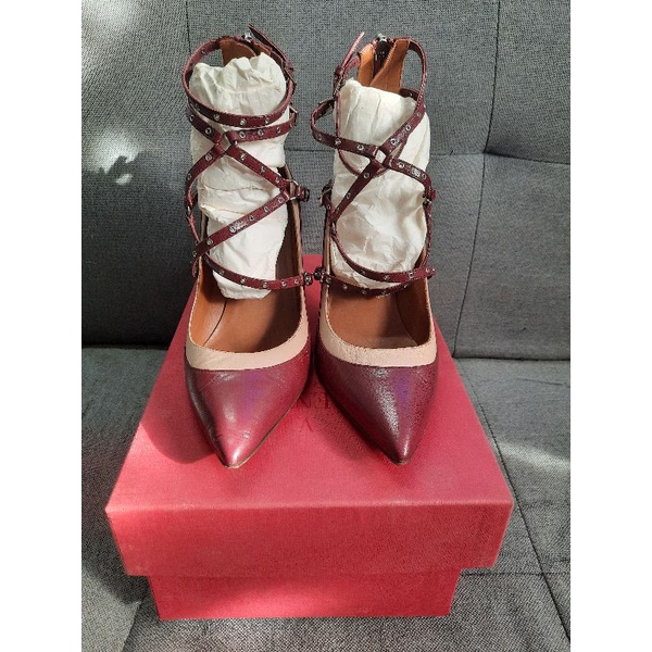 รองเท้าแดง valentino