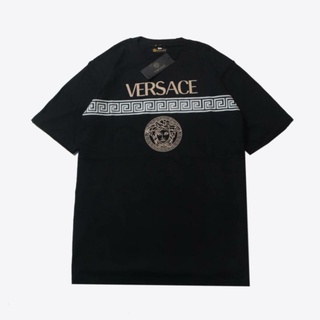 เสื้อยืด พิมพ์ลายป้ายแท็ก และฉลาก Versace แบบเต็มตัว