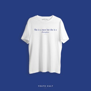 [S-5XL] ถูกมาก❗️ งานฟ้อน  งานดี‼️เสื้อยืด เสื้อสกรีนลาย She is a mess but She is a masterpiece