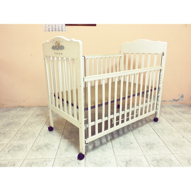 เตียงไม้เด็กอ่อน KITSO