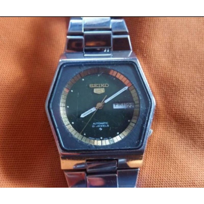 นาฬิกาข้อมือ SEIKO 5 (หกเหลี่ยม)