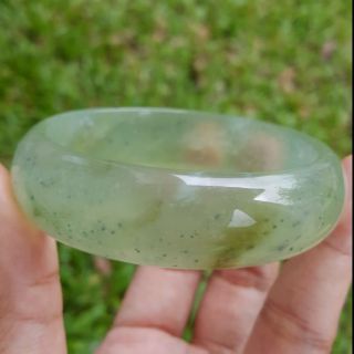 กำไลซิวหยกธรรมชาติแท้ จากเมืองลั่วหยาง (Xiuyan Type A jade) วงใน 59.7mm