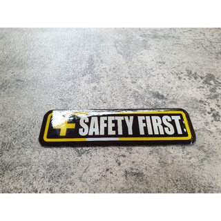 แผ่นแม่เหล็กติดท้ายรถเครือบเงา ลาย Safety First