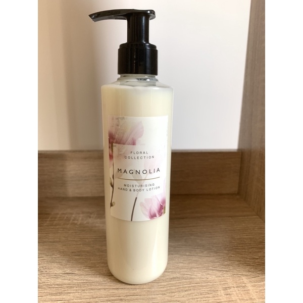 (ของแท้ฉลากไทย) Marks and Spencer (Magnolia) - Moisturising Hand & Body Lotion โลชั่นบำรุงผิว 250ml