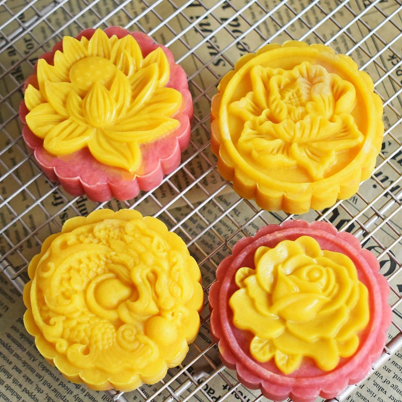 แม่พิมพ์กดขนมไหว้พระจันทร์ 4 ชิ้น ดอกไม้พรีเมี่ยม 125gr