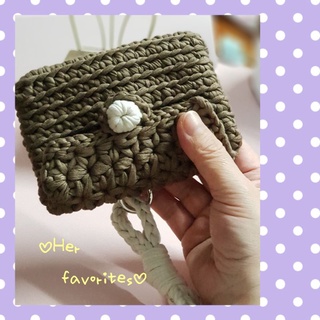 Chubby wristlet กระเป๋ามีฝาพับสไตล์คล้องข้อมือ