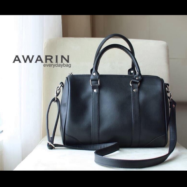 กระเป๋า Awarin รุ่น vincent size L สีดำ มือสองคุณภาพดี