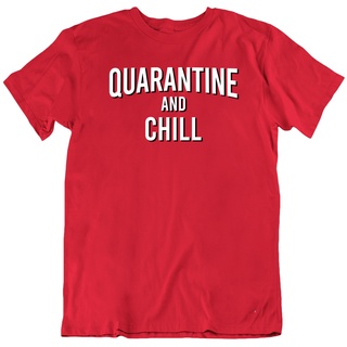 เสื้อยืด พิมพ์ลาย Quarantine And Chill Social Distancing Distance แฟชั่นสําหรับผู้ชาย