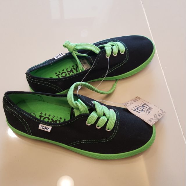 รองเท้าผ้าใบBata