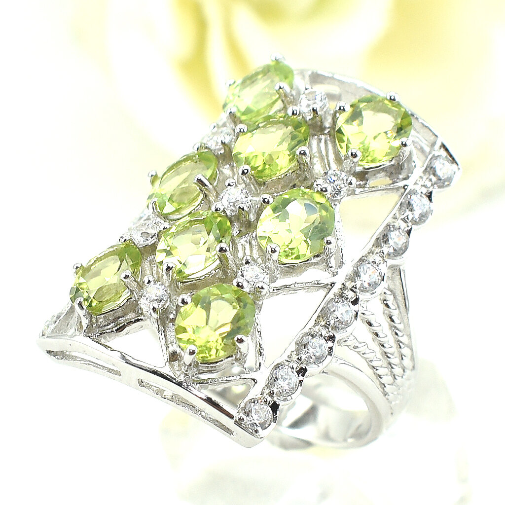 SKJewelryfactory แหวนพลอยเพอริดอทแท้ หน้าแหวนสี่เหลี่ยมใส่ สไตล์หรูหรา เหมาะกับใส่นิ้วกลาง ER00841-P