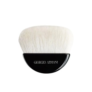 GIORGIO ARMANI แปรงแต่งหน้า Sculpting Powder Brush แปรงสำหรับใบหน้า แปรง อุปกรณ์แต่งหน้า เครื่องสำอาง ความงาม