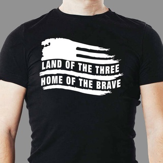 เสื้อยืดคอกลม พิมพ์ลายธงชาติ Land of The Three Home of The Brave สําหรับผู้ชายS-5XL