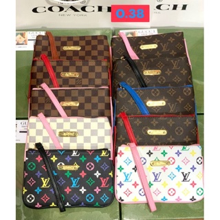 กระเป๋าคล้องมือ LV ขนาด 8 นิ้ว