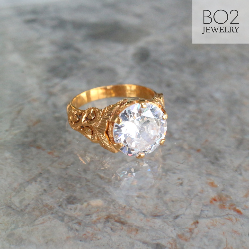 แหวนทองแท้ หลุดจำนำ size 49 แหวนพลอยขาวเม็ดกลมใหญ่ ขาฉลุใบไม้ ทองคำแท้ 18k