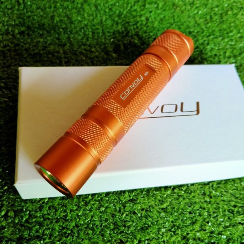 ไฟฉาย Convoy S2+ SST40 1800LM แสงขาวอมเหลือง5000K สีส้ม