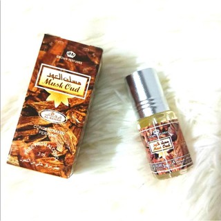 น้ำหอม Musk Oud by Al Rehab 3ml เป็นน้ำหอมที่มีกลิ่นลึกลับ​น่าค้นหา​และหรูหราสำหรับผู้ชาย  เนื้อไม้อู๊ดเย็น เผ็ด กำยาน