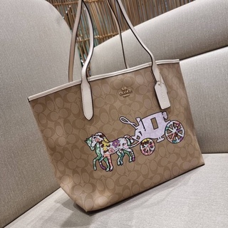 COACH CA607 CITY TOTE IN SIGNATURE CANVAS WITH HORSE AND CARRIAGE PATCHWORK GRAPHIC