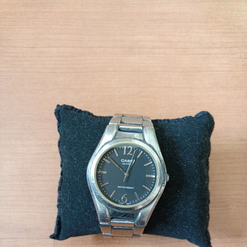 นาฬิกาแบรนด์เนม casio หน้าปัดสีดำ สายสแตนเลสสีเงินของแท้มือสองสภาพสวย