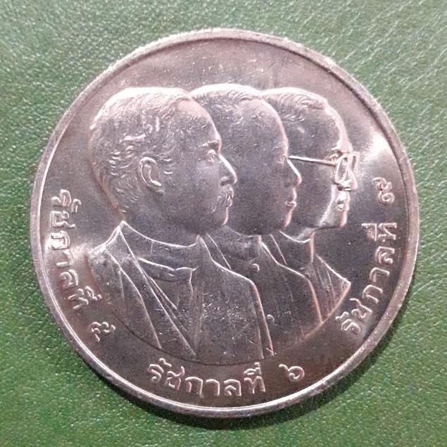 เหรียญ 20 บาท ที่ระลึก 84 ปี จุฬาลงกรณ์ ไม่ผ่านใช้ UNC พร้อมตลับ เหรียญสะสม เหรียญที่ระลึก เหรียญเงิน