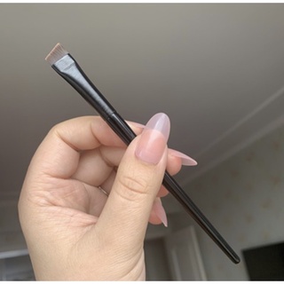 แปรงเขียวคิ้ว หัวตัด 1 ฟรี 1 (แถมหัวเล็ก)