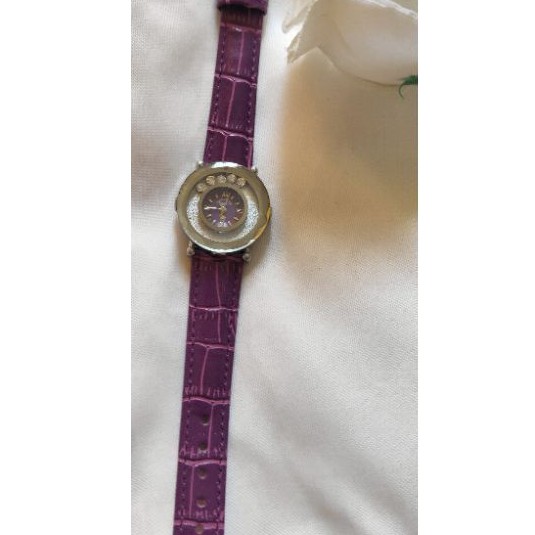 นาฬิกาแบรนด์เนมPOLO ITALIA หน้าปัดสีม่วงเพชรกลิ้ง ตัวเรือนสีเงิน สายหนังสีม่วง เกรดงานเหมือน มือสองสภาพสวย