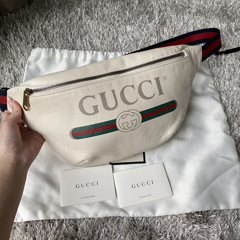 Like new Gucci print small belt bag size 75 cm ปี2019 ใบใหญ่นะคะ จุของได้เยอะมาก มุมไม่ถลอก ตัวหนังสวย ไม่มีดูด