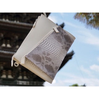 U CAN WEAR: Cayda Python Creamy White Clutch